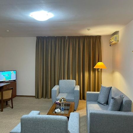 Tengri Hotel Atyraū Екстериор снимка