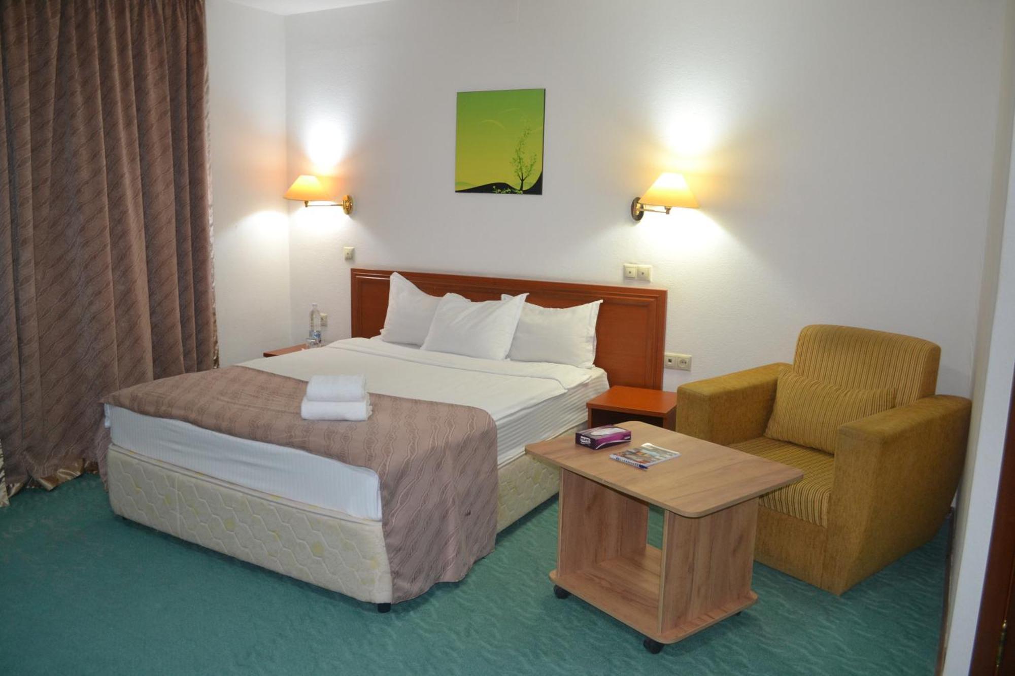 Tengri Hotel Atyraū Екстериор снимка