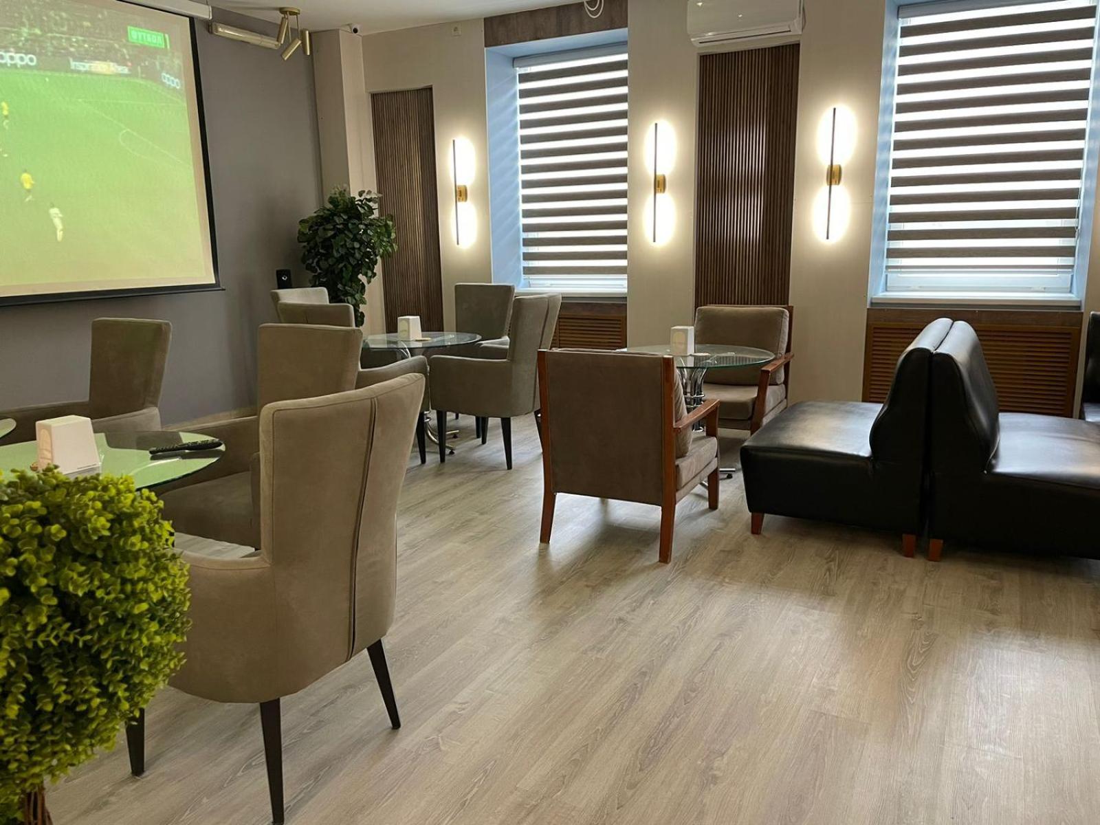Tengri Hotel Atyraū Екстериор снимка