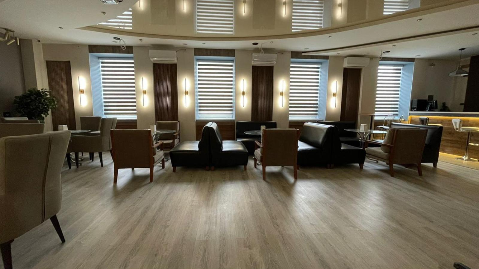 Tengri Hotel Atyraū Екстериор снимка