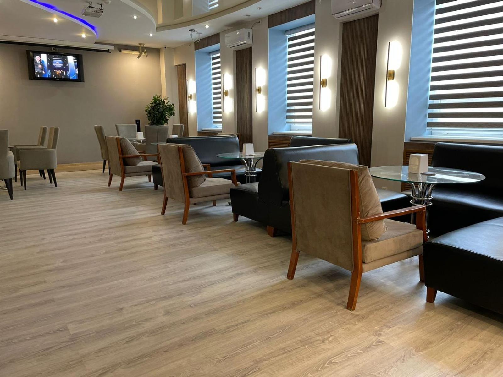 Tengri Hotel Atyraū Екстериор снимка