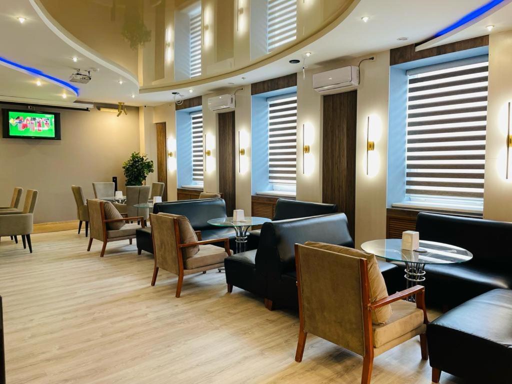 Tengri Hotel Atyraū Екстериор снимка