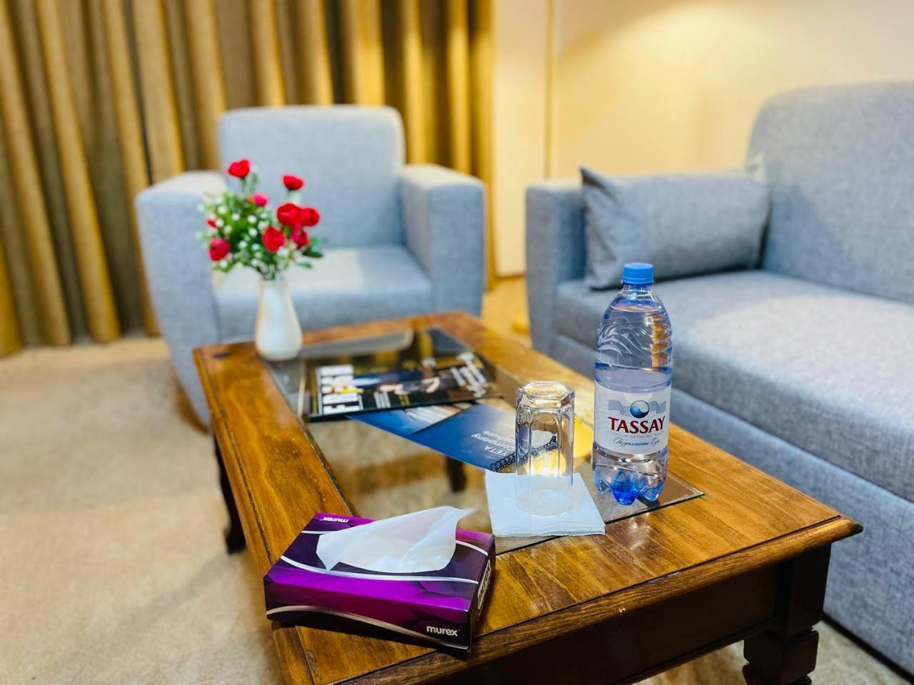 Tengri Hotel Atyraū Екстериор снимка