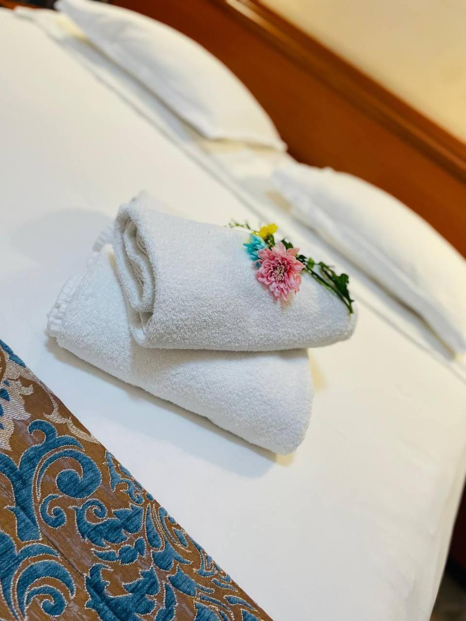 Tengri Hotel Atyraū Екстериор снимка