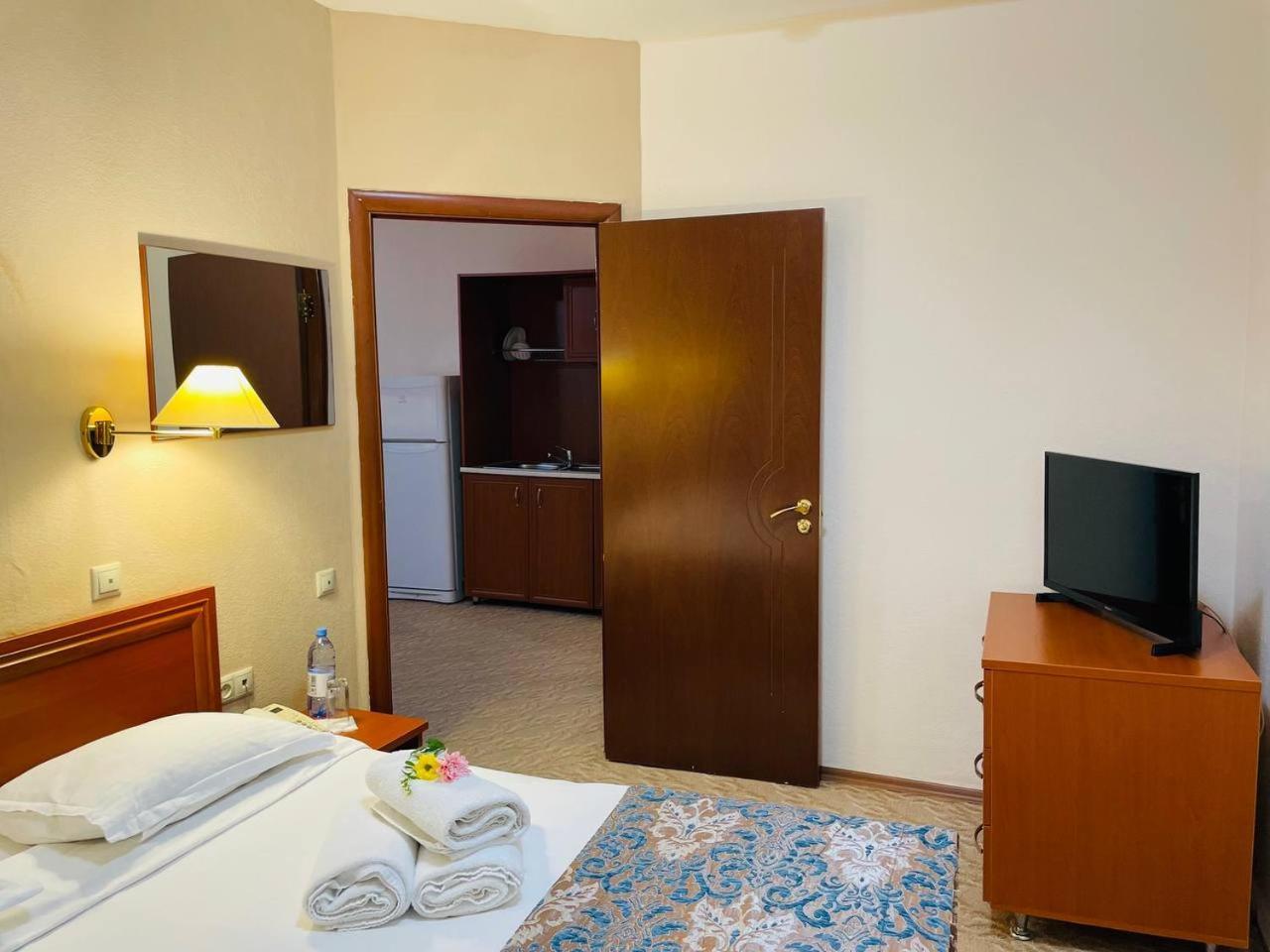 Tengri Hotel Atyraū Екстериор снимка