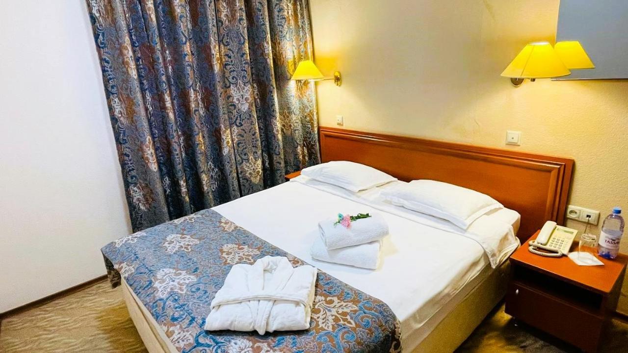Tengri Hotel Atyraū Екстериор снимка