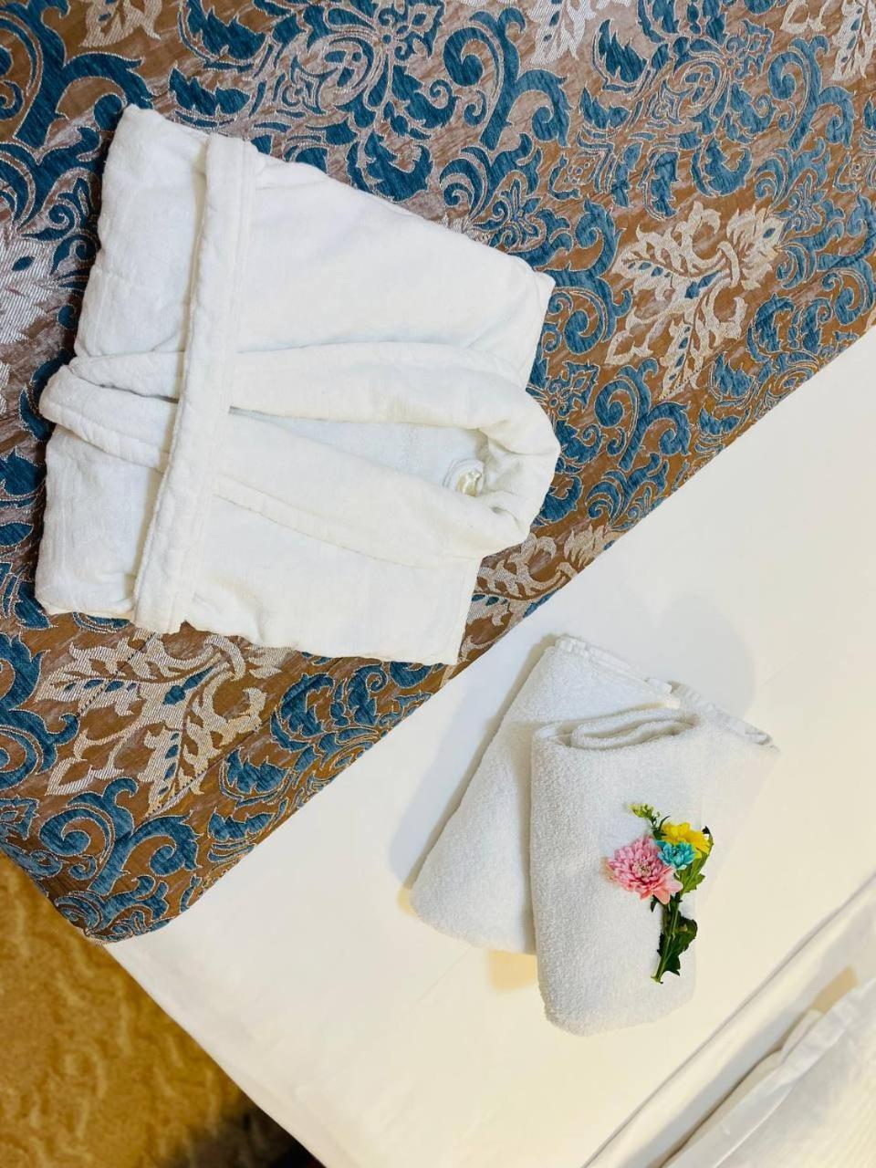 Tengri Hotel Atyraū Екстериор снимка