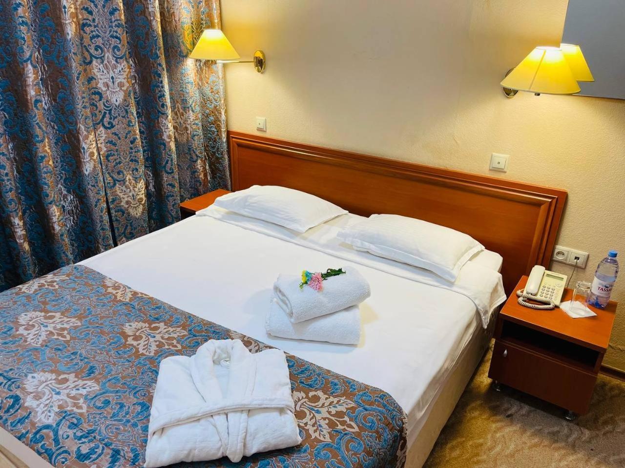 Tengri Hotel Atyraū Екстериор снимка