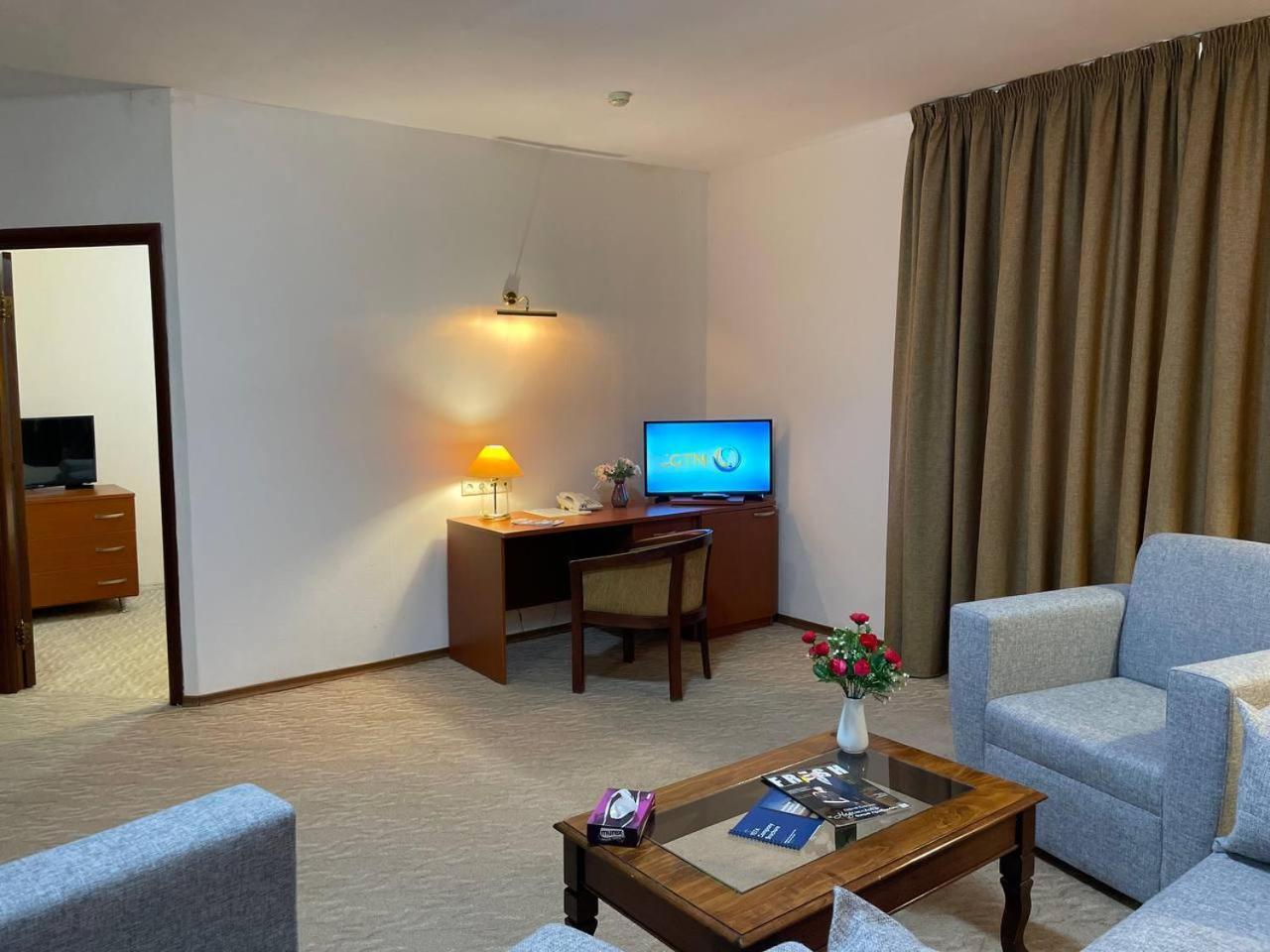 Tengri Hotel Atyraū Екстериор снимка